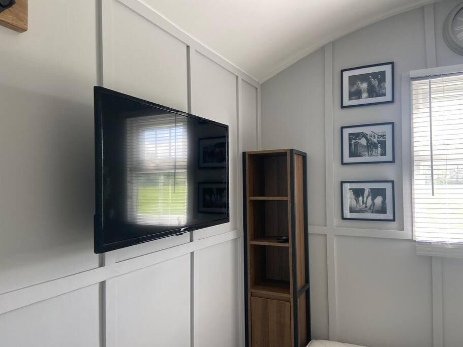 Beautiful Shepherd'S Hut Newmarket  Bagian luar foto